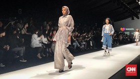 Parade Busana Buka Jakarta Fashion Week 2020