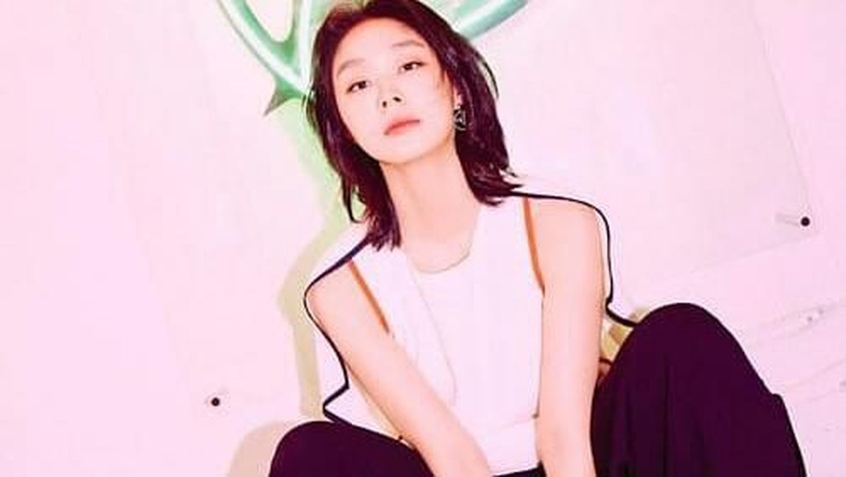 Go Sohyun pernah menjadi model dalam video klip BTS berjudul Boys In Luv&period; Ia membuat iri para ARMY karena menjadi rebutan anggota BTS&period; Penasaran&quest;