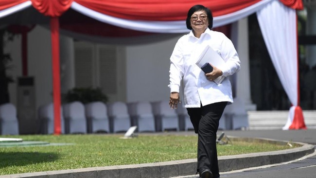 Menteri LHK Siti Nurbaya dipanggil Presiden Jokowi ke Istana hari ini. Pertemuan disebut membahas soal polusi udara.