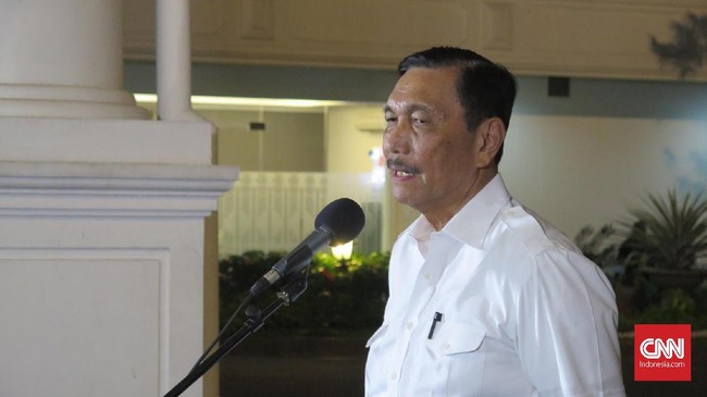 Menko Kemaritiman dan Investasi Luhut Binsar Panjaitan mengungkap masih banyak pejabat negara yang mengabaikan aturan wajib menggunakan produk dalam negeri.
