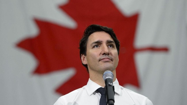 Perdana Menteri Kanada Justin Trudeau memutuskan mengarantina diri sendiri setelah sang istri, Sophie Grégoire, dinyatakan positif terinfeksi virus corona.