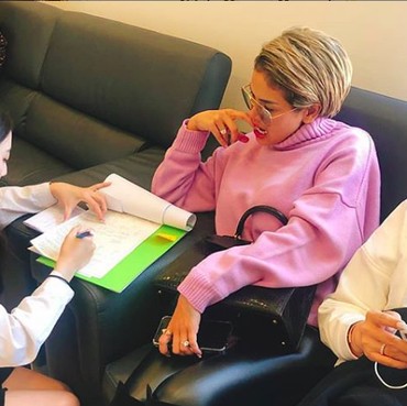 Sembunyikan Wajah, Nikita Mirzani Operasi Plastik di Korea?