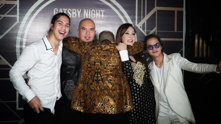 Perjuangan lima selebriti Indonesia dalam memperjuangkan hak asuh anak.