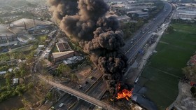 FOTO: Kebakaran Pipa Minyak Pertamina Tewaskan Operator