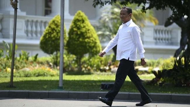Kepala BKPM Bahlil Lahadalia mempertanyakan keuntungan RI menjadi anggota Masyarakat Ekonomi ASEAN (MEA).