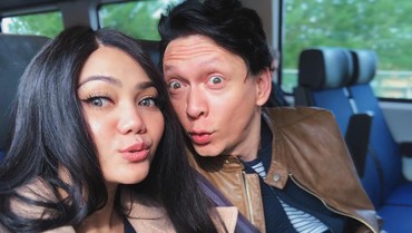 img-title Hari Ini, Rina Nose dan Josscy Menikah di Belanda