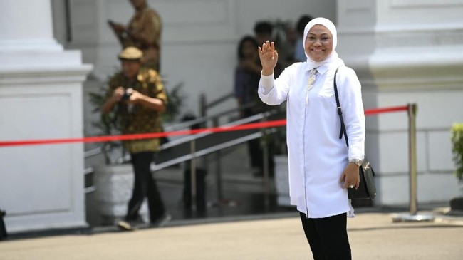 Jokowi meminta politikus PKB Ida Fauziah untuk membantunya mengurusi masalah ketenagakerjaan di dalam negeri.