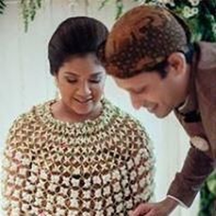 <p>Istri Nadiem Makarim, Franka Franklin. Franka juga sangat jarang menunjukkan dirinya di depan publik. Ternyata, istri menteri pendidikan dan kebudayaan ini cantik dan manis ya. (Foto: Instagram @mamiehardo)</p>