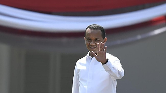BKPM menyebut penyebaran virus corona mengakibatkan realisasi investasi 2020 baru mencapai 49 persen dari target pada semester I kemarin.