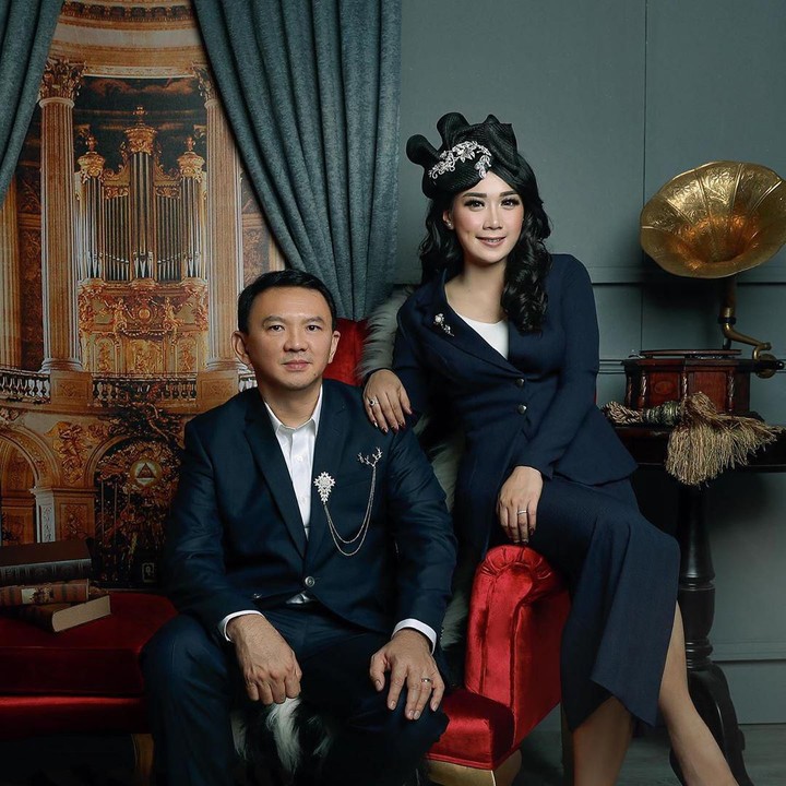 <p>Dalam foto kedua, penampilan Ahok dan Puput bak bangsawan. Puput pun tampak elegan dengan topi ala bangsawan Inggris yang dikenakannya. (Foto: Instagram @fdphotography90)</p>