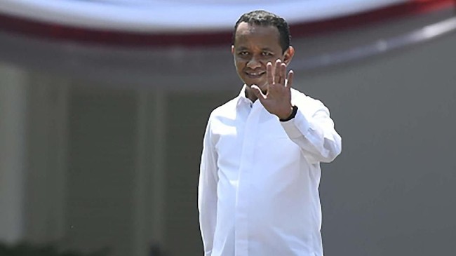 Jokowi menunjuk Bahlil Lahadalia, pengusaha yang pada masa mudanya pernah menjadi supir angkot menjadi kepala BKPM. Ia ditugaskan menggenjot investasi.