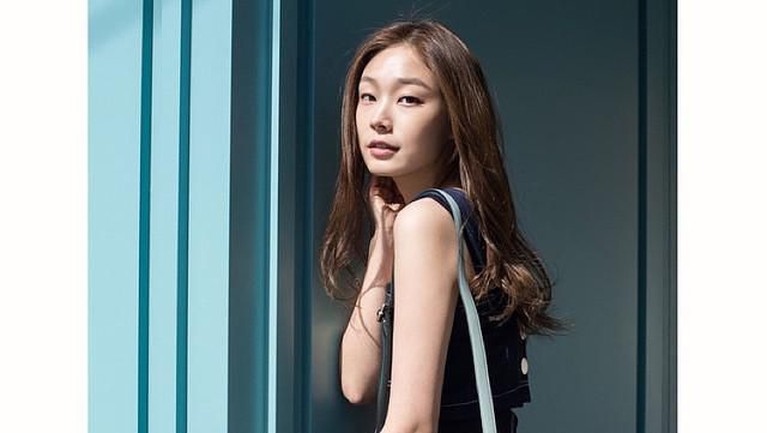Pesona Go Sohyun, Wanita yang 'Ditaksir' Seluruh Anggota BTS Go Sohyun pernah menjadi model dalam video klip BTS berjudul Boys In Luv. Ia membuat iri para ARMY karena menjadi rebutan anggota BTS. Penasaran?