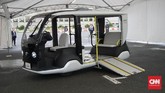 Access People Mover (APM) bisa mengangkut satu kursi roda. Kendaraan ini dirancang khusus untuk mendukung perhelatan Olimpiade dan Paralimpide Tokyo 2020.