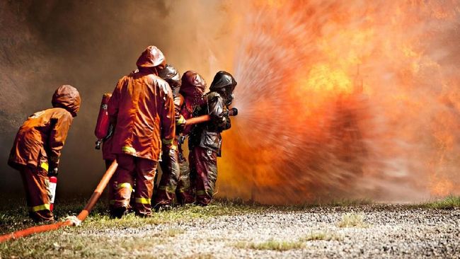 Riuh Kebakaran Kilang Minyak, Indramayu Trending Topic di RI Netizen di Twitter ramai membahas kebakaran kilang minyak Pertamina Balongan, lantas 'Indramayu' jadi trending topic di Indonesia.