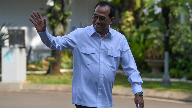 Budi Karya Sumadi mengaku diminta kembali menjadi Menteri Perhubungan dalam Kabinet Kerja Jilid II oleh Presiden Joko Widodo (Jokowi).