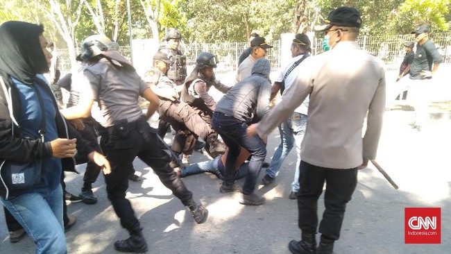 Perwakilan dan keluarga mahasiswa Kendari tewas meminta Komnas HAM mengeluarkan rekomendasi ke Presiden Jokowi dan Kapolri serta mengusulkan pembentukan TGPF.