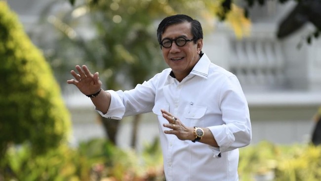 Koalisi Masyarakat Sipil melaporkan Menkumham Yasonna Laoly ke KPK yang diduga merintangi penyidikan kasus suap kader PDIP Harun Masiku.