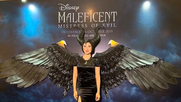 Sekuel kedua dari film Maleficent ini menceritakan konflik yang lebih seru. Bahkan banyak Bunda yang bergaya ala Maleficent.