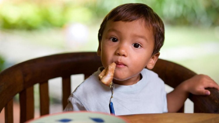 Cukup satu kali seminggu makan ikan, kesehatan anak bisa lebih baik, Bun.