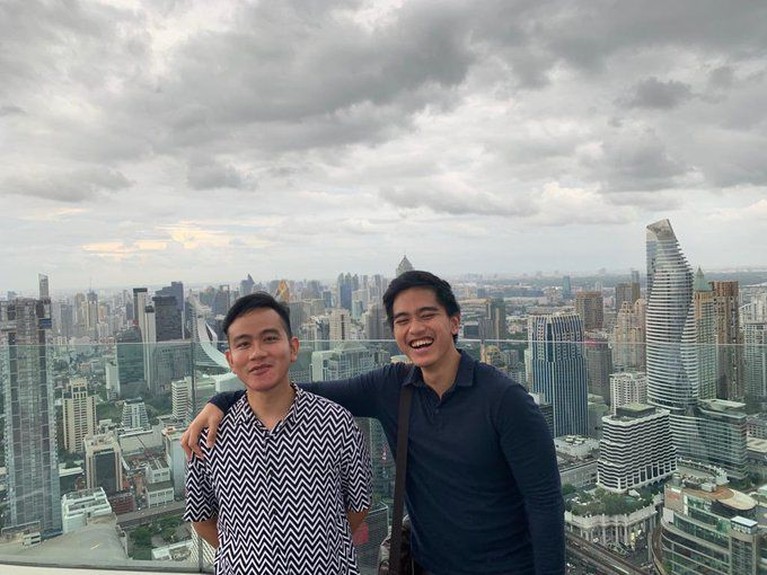 Momen Kocak dan Keakraban Gibran Rakabuming - Kaesang Pangarep Meski jarang terlihat bersama, ada kalanya Gibran Rakabuming dan Kaesang Pangarep terlihat kompak bersama, hingga membuat ngakak para netizen.