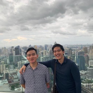Momen Kocak dan Keakraban Gibran Rakabuming - Kaesang Pangarep