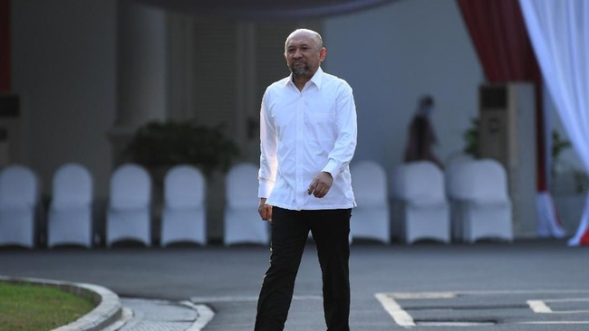 Pemerintah siap menjual minyak merah, sebagai alternatif dari minyak goreng kelapa sawit, mulai 2023 dengan harga Rp9.000 per liter.