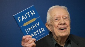 Sempat Rawat Inap, Eks Presiden AS Jimmy Carter Dirawat di Rumah