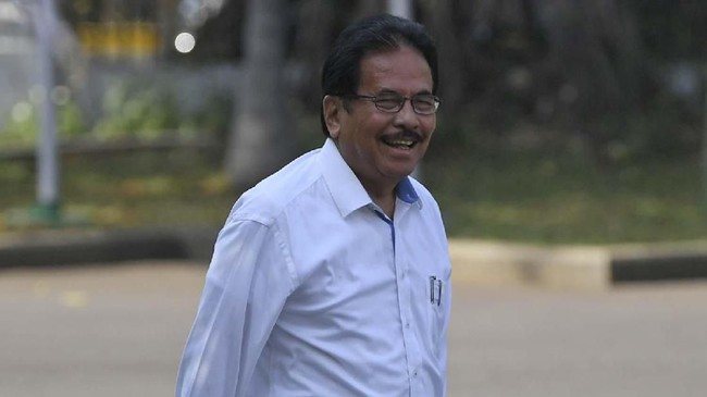 Menteri Agraria dan Tata Ruang periode 2014-2019 Sofyan Djalil diminta kembali membantu Presiden Joko Widodo (Jokowi) dalam kabinet jilid kedua.