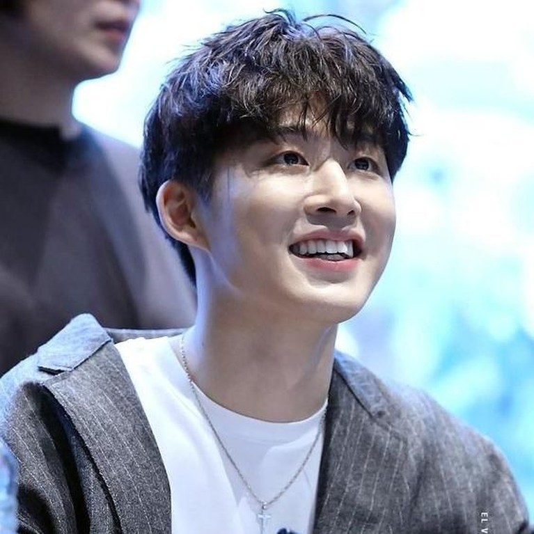 Melihat kembali potret tampan Kim Han Bin atau B.I eks iKON yang membuat penggemarnya semakin rindu.