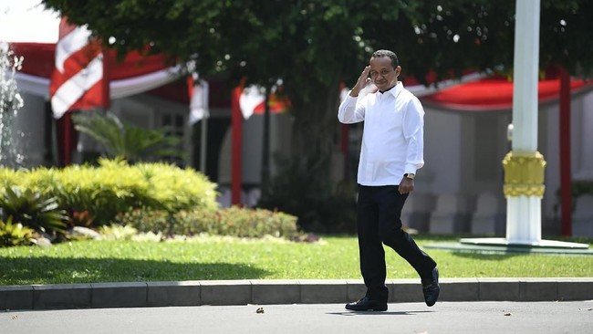 Kepala BKPM Bahlil Lahadalia menargetkan pembahasan omnibus law RUU Cipta Kerja selesai bulan depan.