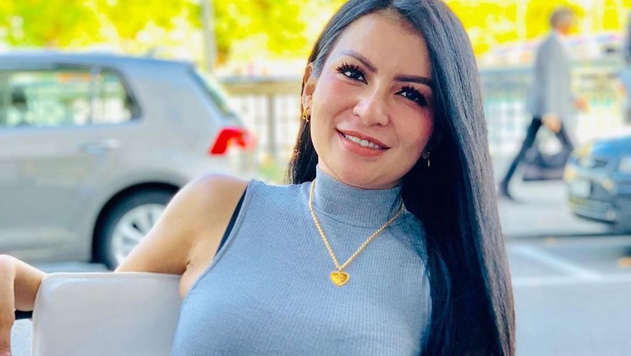 Fivey Rachmawati Perjuangan lima selebriti Indonesia dalam memperjuangkan hak asuh anak.
