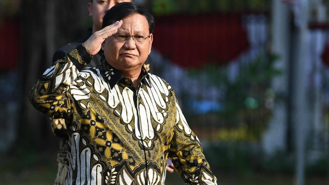 Ketua DPP Golkar Ace Hasan meminta Amien Rais agar melihat kinerja Menteri Pertahanan Prabowo Subianto dan mengkritiknya jika memang tidak bekerja optimal.