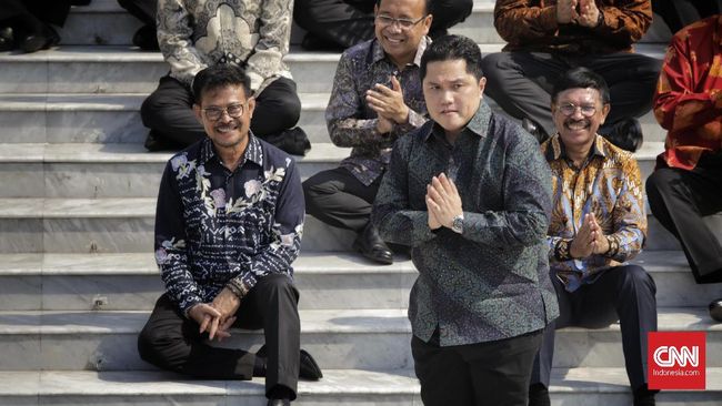 Urusi 142 BUMN, Erick Thohir Minta Diberi 3 Wakil Menteri Menteri BUMN Erick Thohir meminta Jokowi memberikan tiga wakil menteri untuknya guna mengurusi perusahaan pelat merah yang jumlahnya mencapai 142.