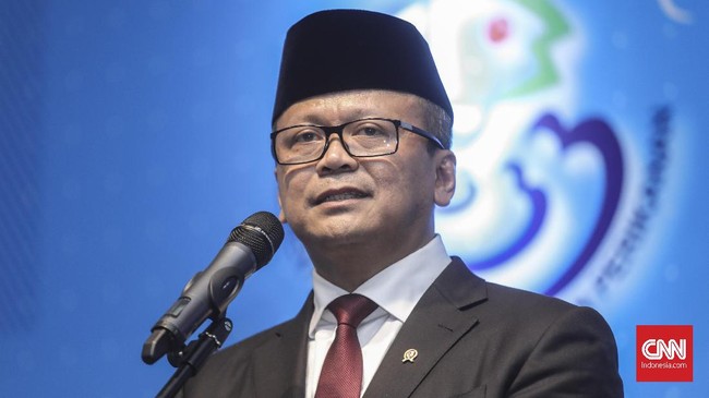 Menteri Edhy Prabowo, istrinya, dan beberapa orang yang ditangkap KPK Rabu dini hari tadi, masih menjalani pemeriksaan di Gedung KPK.