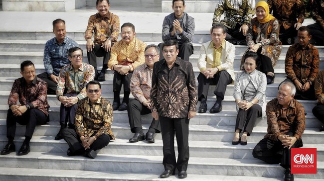 Menteri Agama Fachrul Razi disorot karena disebut tidak mengucap salawat saat khotbah Jumat di Istiqlal. Tanpa salawat, Salat Jumat itu disebut tidak sempurna.
