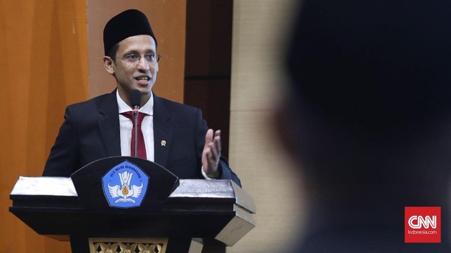 Nadiem Makarim menyatakan belajar tatap muka berlaku mulai sekarang bagi sekolah yang telah melaksanakan vaksinasi terhadap guru. Opsi PJJ tetap ada.