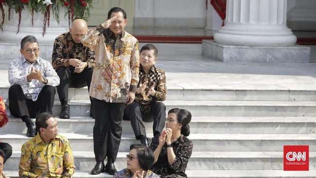 Tito menyebut budaya feodal masih identik di lingkungan kemendagri dan pemda yang dinaungi kementerian dalam negeri.