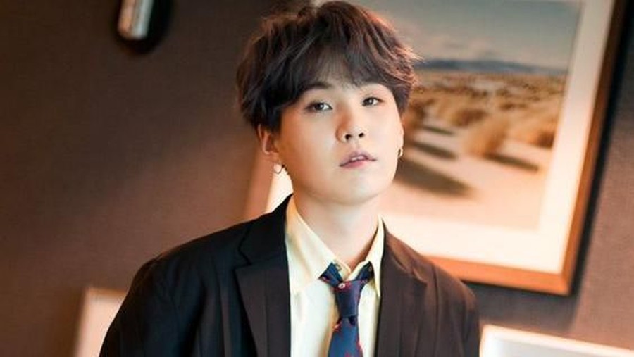 Rangkuman berita terpopuler mulai dari SUGA BTS yang kagum dengan wanita berhijab hingga Roy Kyoshi ungkap cara pakai susuk terbaru.