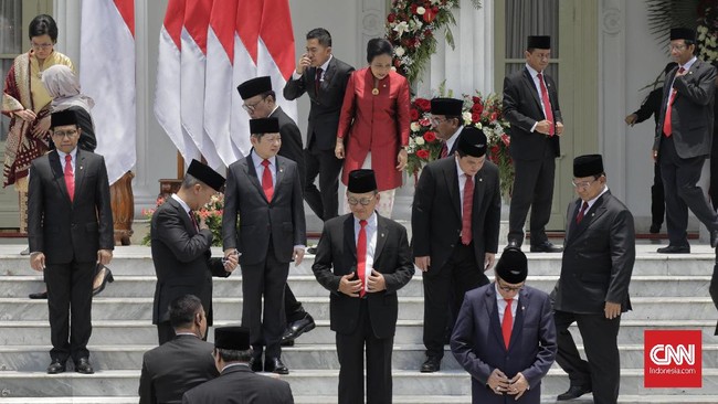Partai NasDem menyebut tidak ada pihak yang berhak mengusir menteri dari koalisi pemerintahan Jokowi. Reshufle sepenuhnya prerogatif presiden.