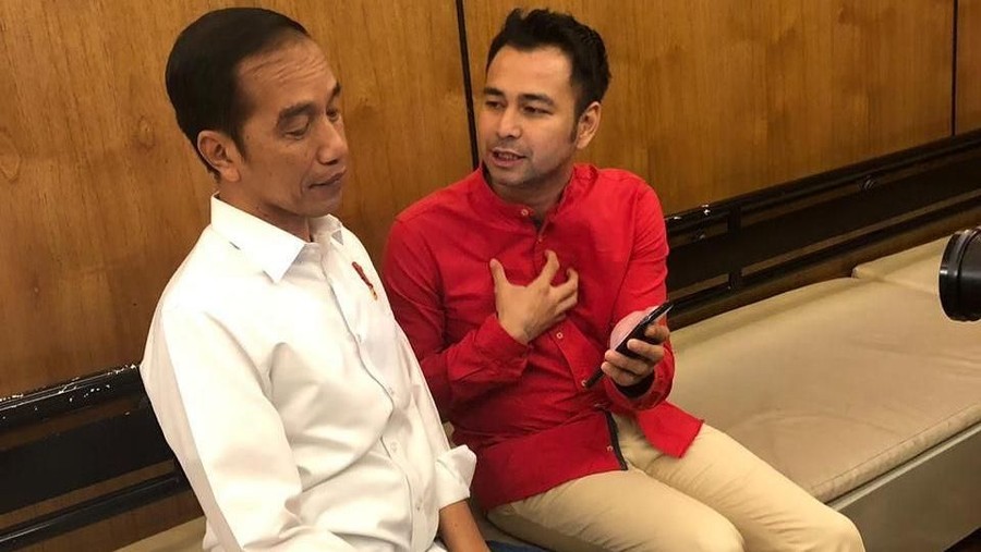 Raffi Ahmad 3 selebriti Indonesia yang beruntung bisa bertemu Presiden Jokowi. Mereka tak malu-malu mengaku bahwa merasa grogi saat akhirnya bertatap muka dengan Jokowi.