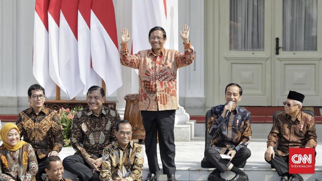 Mahfud MD akan menghidupkan lagi Undang-Undang Nomor 27 Tahun 2004 tentang Komisi Kebenaran dan Rekonsiliasi untuk menuntaskan kasus-kasus pelanggaran HAM.