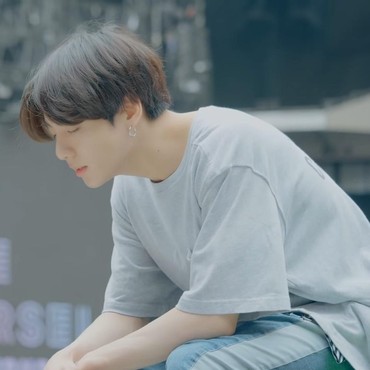 Digosipkan Pacaran dengan Jungkook BTS, Wanita Ini Stres Berat