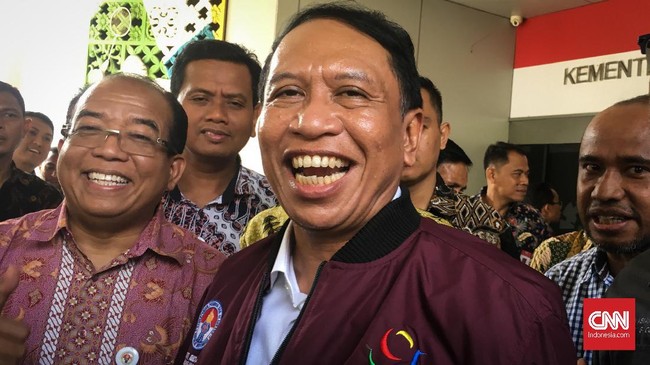 Menpora yang baru saja dilantik, Zainudin Amali, berguyon takut dipelonco sejumlah staf di Kantor Kemenpora.