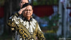 Jadi Menteri Pertahanan, Batik Prabowo Ungkap Simbol Pantang Menyerah