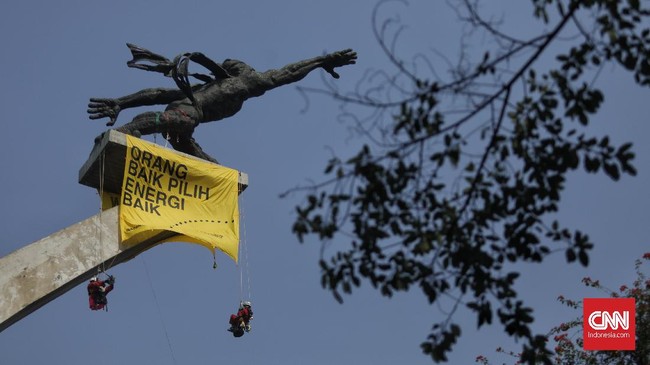 LSM lingkungan Greenpeace Indonesia menagih janji Presiden Joko Widodo menjamin penegakan hukum di bidang lingkungan.