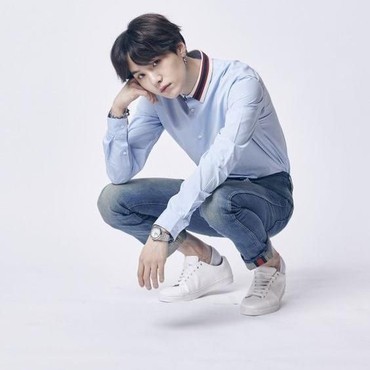 Lirik Lagu Terjemahan Blueberry Eyes - MAX feat. SUGA BTS