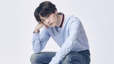img-title Lirik Lagu Terjemahan Blueberry Eyes - MAX feat. SUGA BTS