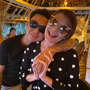 Tamara Bleszynski Kembali Pamer Foto Bareng Berondong, Pacaran?