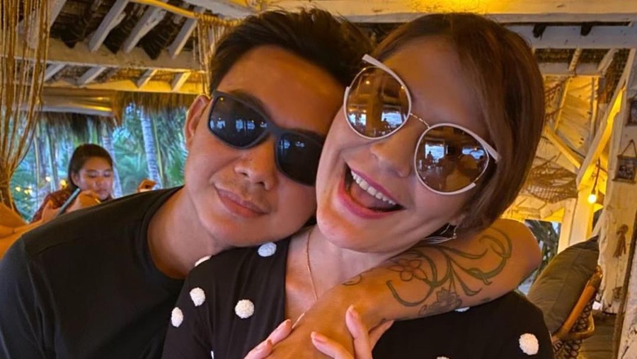 Tamara Bleszynski Kembali Pamer Foto Bareng Berondong, Pacaran? Tamara Bleszynski akhirnya memamerkan pacar barunya lewat sebuah foto di Instagram.