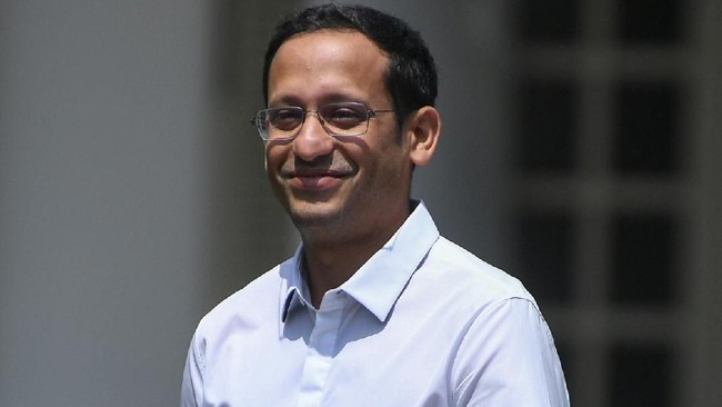 Nadiem Makarim menyatakan Presiden Jokowi mempertanyakan program studi di kampus saat ini sudah banyak tertinggal dengan perkembangan industri yang ada.